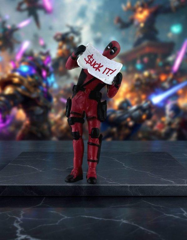 Фигурка Marvel "Дедпул"в машину