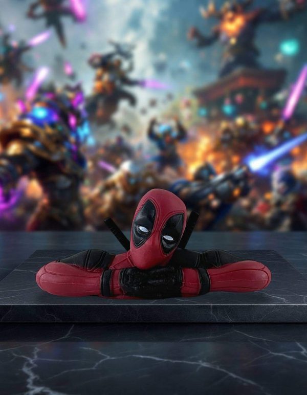 Фигурка Marvel "Дедпул"в машину