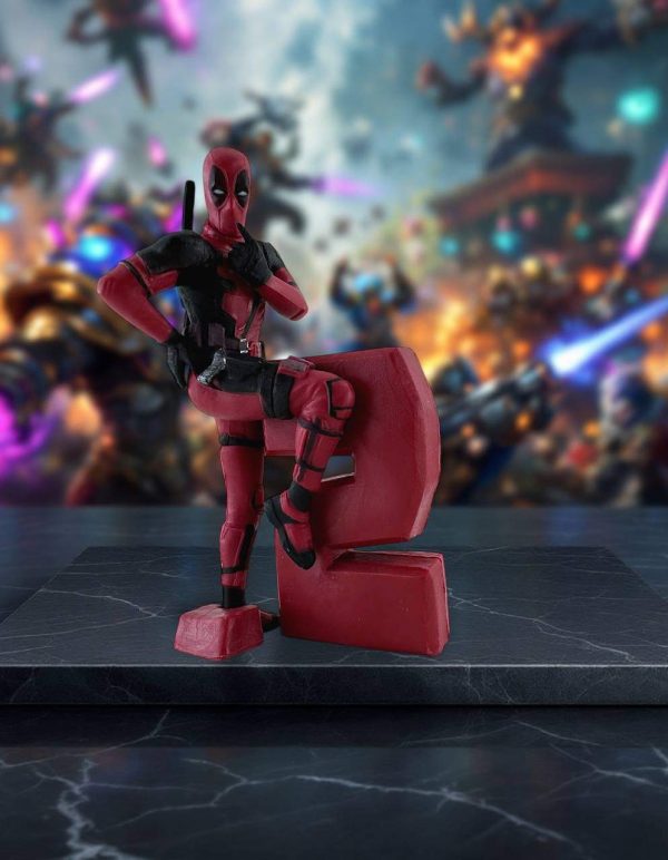Фигурка Marvel "Дедпул"в машину